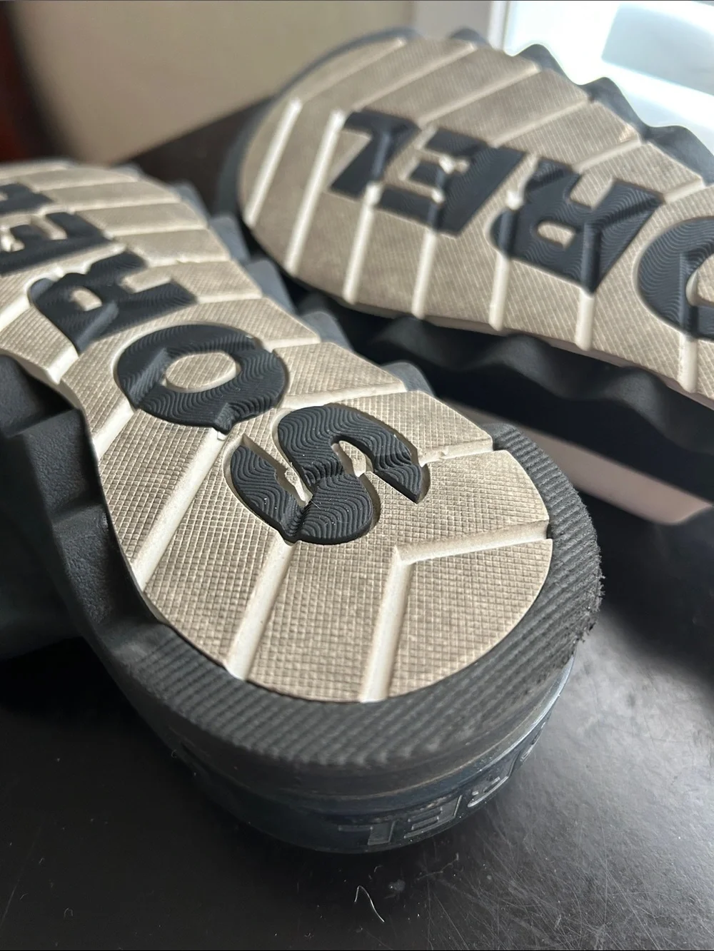 Sorel black and cream slides size 8